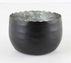 Teelichthalter aus Metall Farbe Matt schwarz, Innen mit Silber Folie ausgekleidet, standfest und sehr stabil, stimmun silber