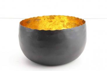 Teelichthalter aus Metall Ø 16cm H 9cm Farbe matt schwarz, innen mit Farbfolie aus gekleidet, standfest und sehr st 