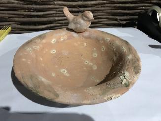 Vogelbad mit Vogel Ø 32cm aus Galestro Ton Antikfinishing 